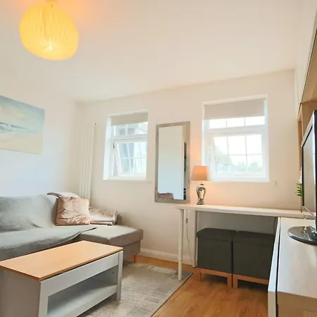 One Bedroom Flat Near Whiteladies With Parking Bristol