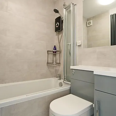 One Bedroom Flat Near Whiteladies With Parking * Bristol